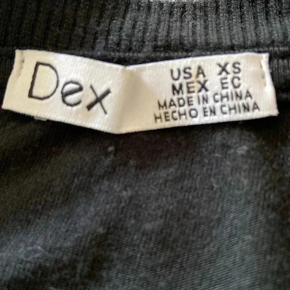 Dex | V-Neck T-Shirt - Picture 4 of 4